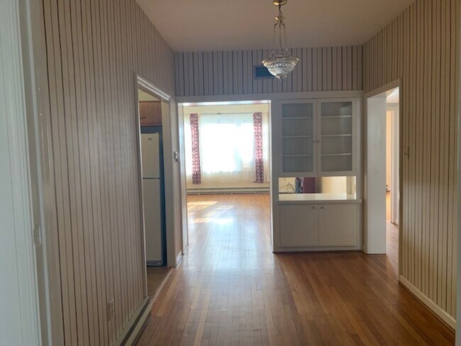 Building Photo - 207 Diamond Blvd