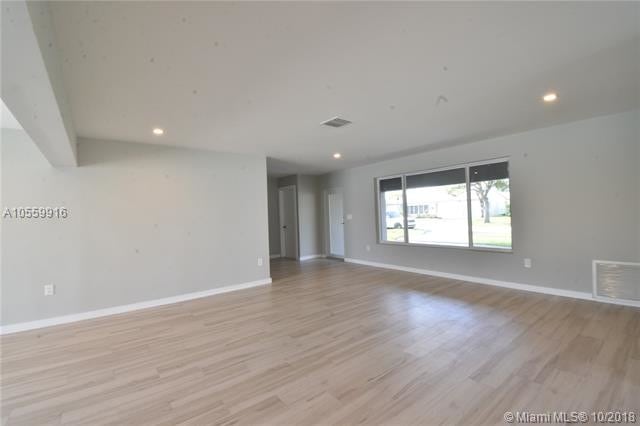 Foto del edificio - 5223 Monroe St