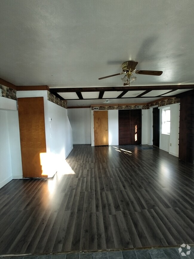 Building Photo - 69465 Union Rd S