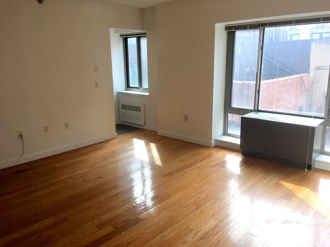 Primary Photo - 30 W 18th St