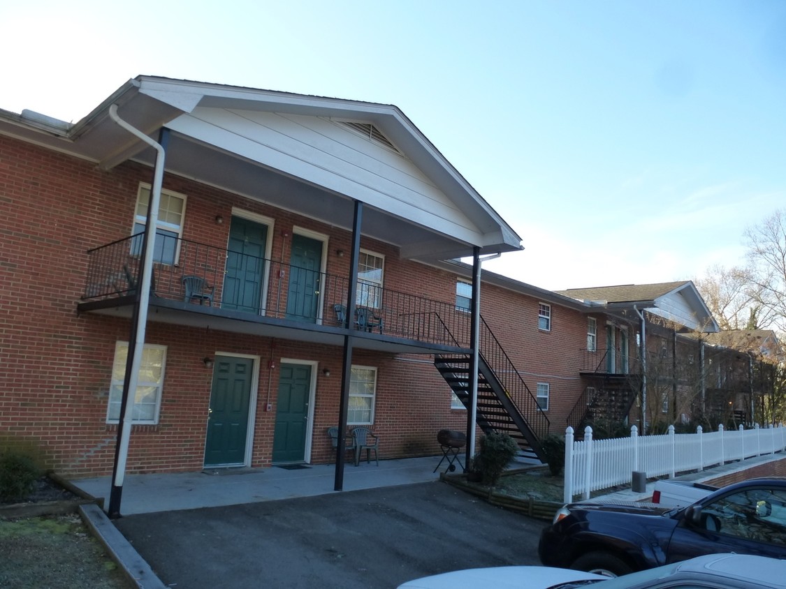 Primary Photo - Oakhill Apartments