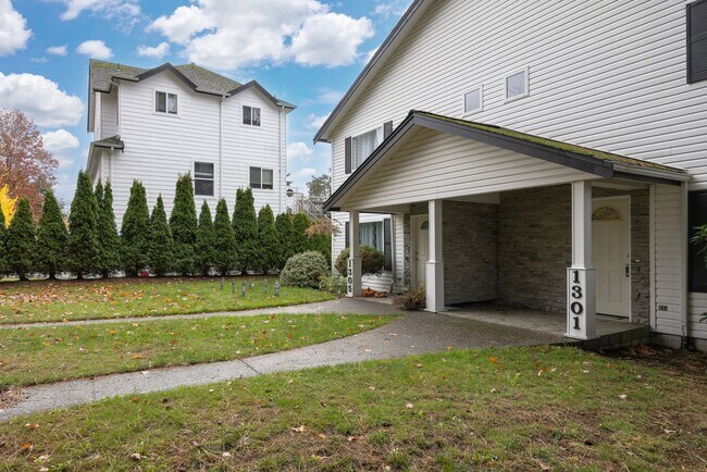 Foto del edificio - 1301-1305 Mitchell Ave