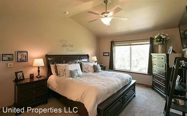 Building Photo - 3 br, 3 bath House - 1782 Sara Ct