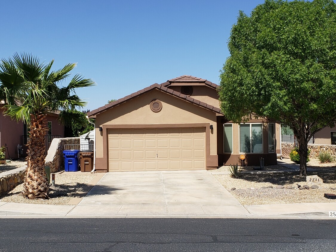Foto principal - 2541 Prado Del Sol Ave