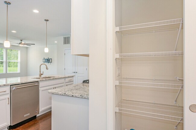 Foto del edificio - 24735 Ivy Rd