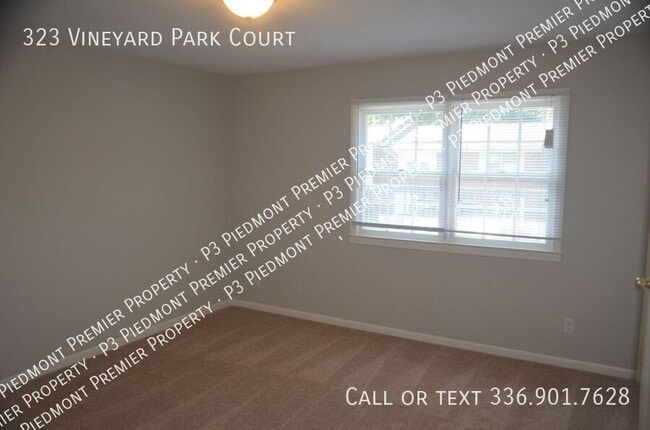 Foto del edificio - 323 Vineyard Park Ct