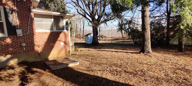 Building Photo - 3 bedroom brock rancher with covered porch