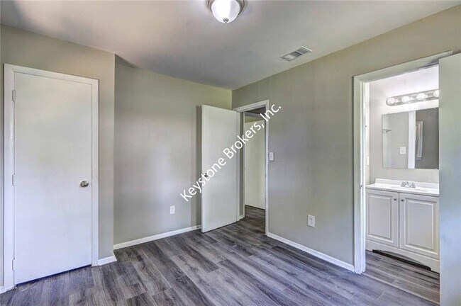 Building Photo - 106 Vickie Dr