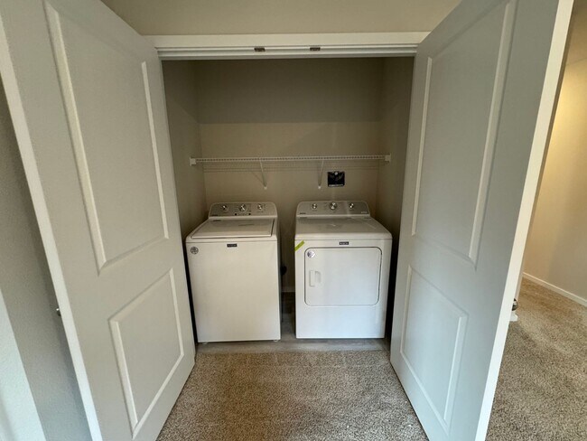 Foto del edificio - Brand new 3 Bedroom 2 Bath Beautiful Singl...