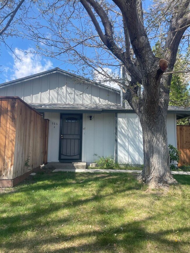 Foto del edificio - Cute 2 Bedroom Condo in Great Sparks location