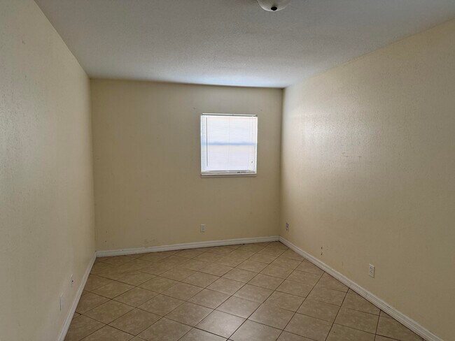 Foto del edificio - 6504 Palomar Pkwy