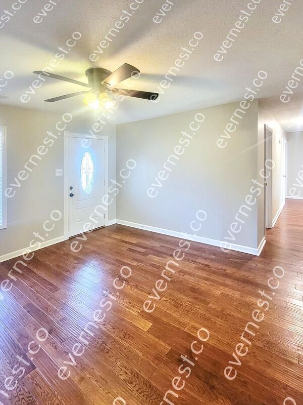 Building Photo - 2505 Hillcrest Cir