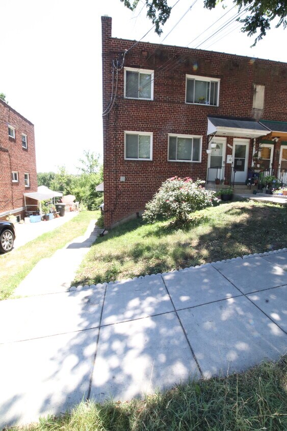 Primary Photo - 126 Joliet St SW