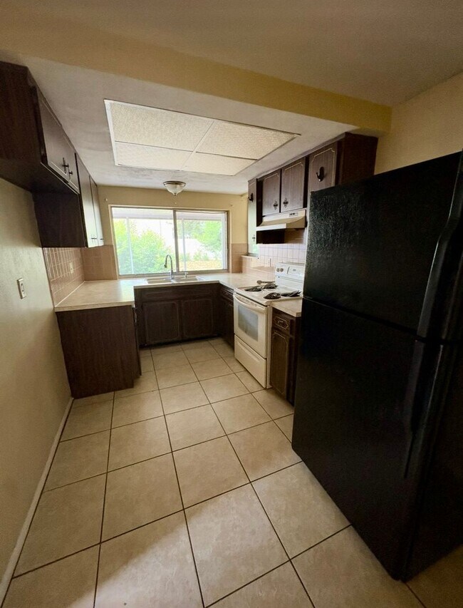 Building Photo - 2 Bedroom 2 Bathroom Single Family Home