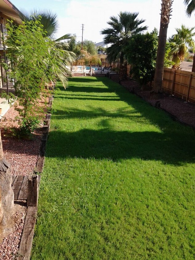 Primary Photo - 2020 W Orangewood Ave