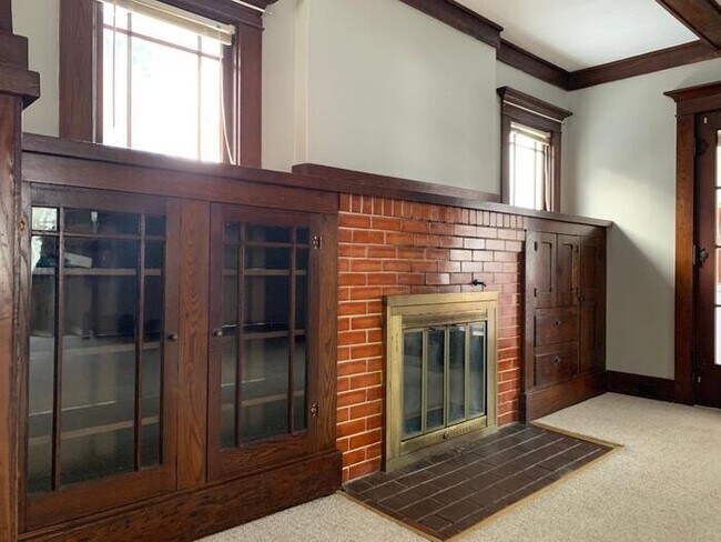 Foto del edificio - Gorgeous 4 bedroom 2 bath house with one s...