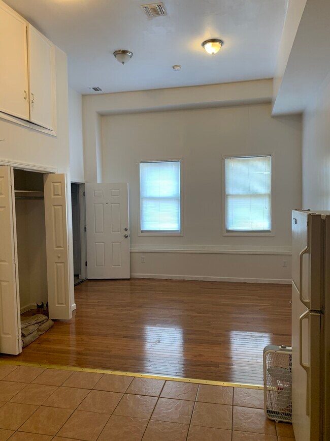 Building Photo - 136 Sanford St