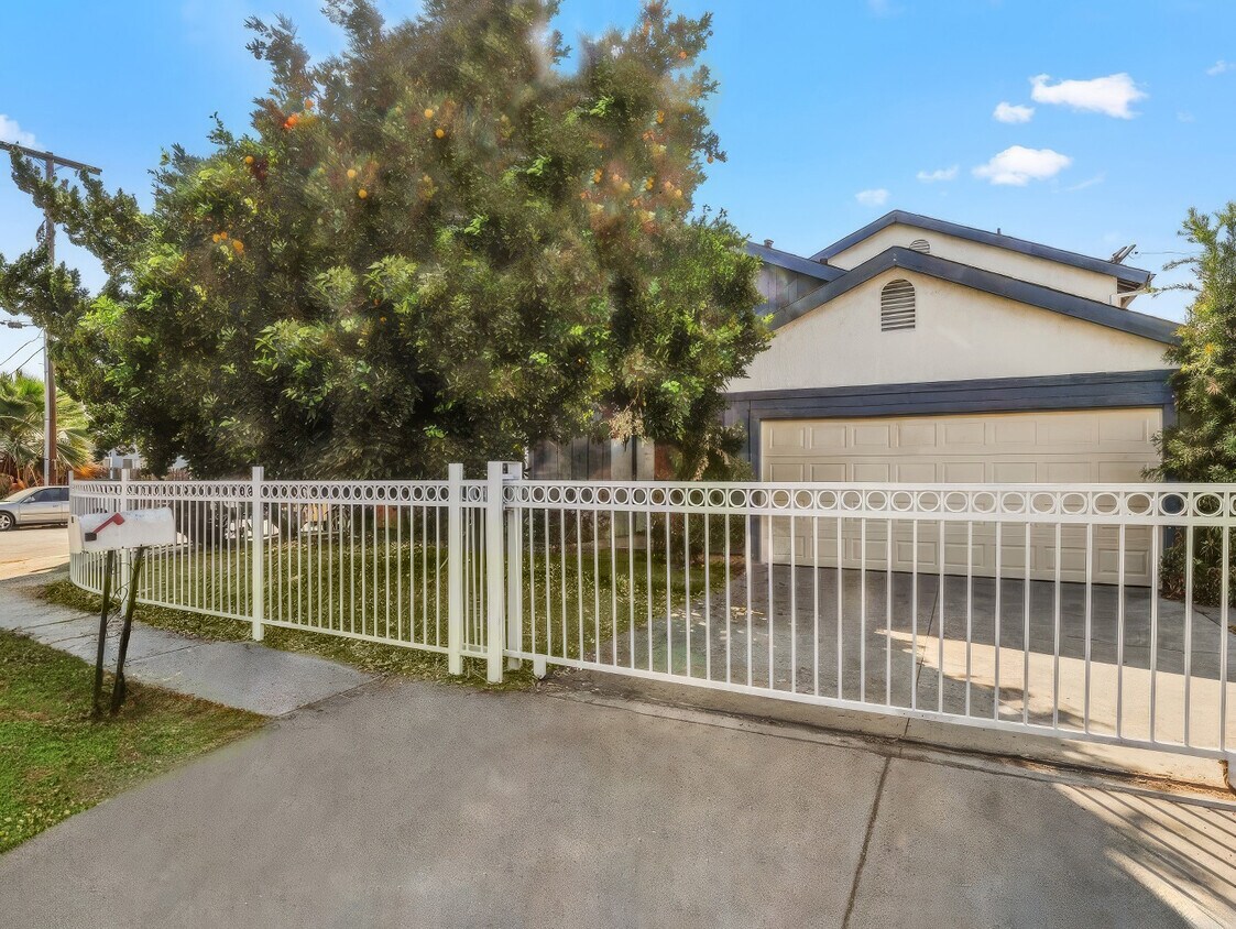 Foto principal - 7803 Goldmine Ln
