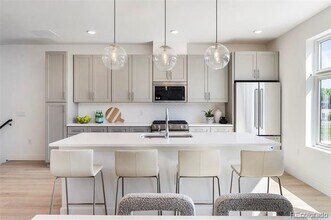 Building Photo - 18 Oneida Ct