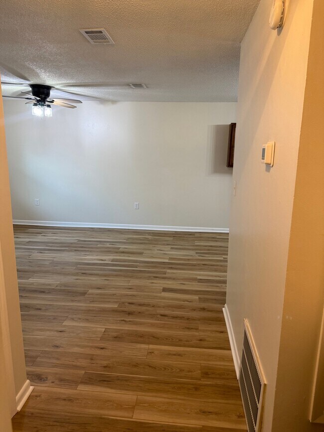 Foto del edificio - 706 Shady Ln Dr