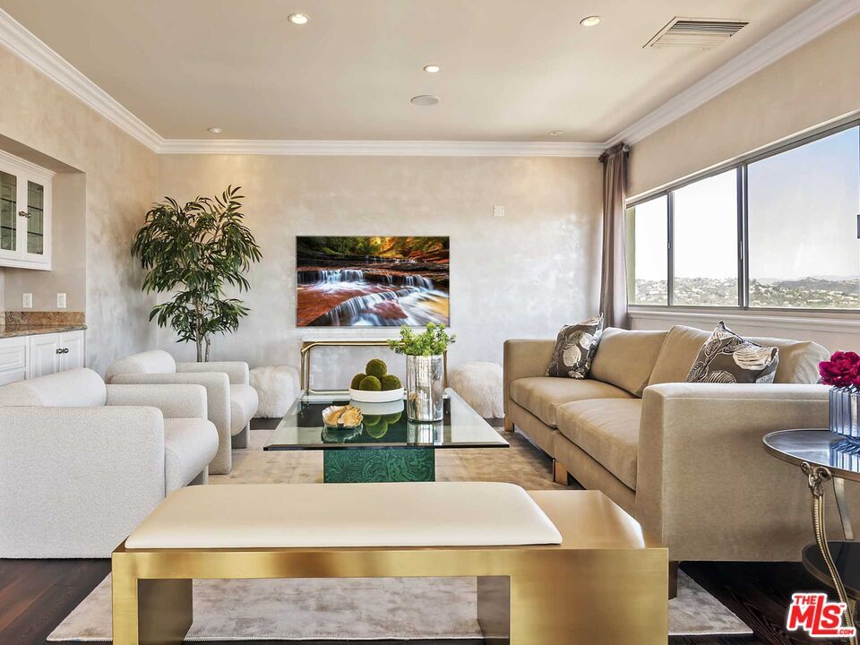 Foto principal - 10701 Wilshire Blvd