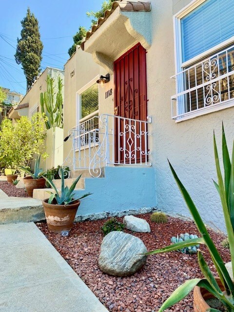 Primary Photo - 1118 N Coronado St