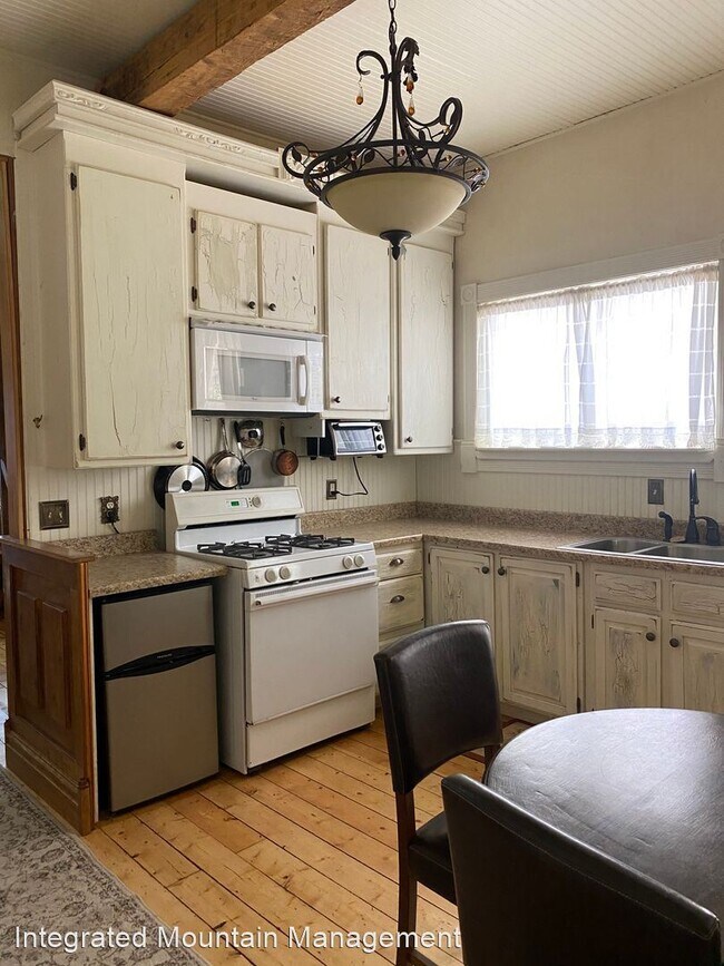 Building Photo - 2 br, 1 bath House - 509 8th Street 1