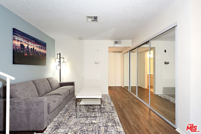 Foto del edificio - 3600 Bagley Ave