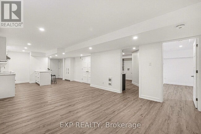 Building Photo - 220 Capri Ave