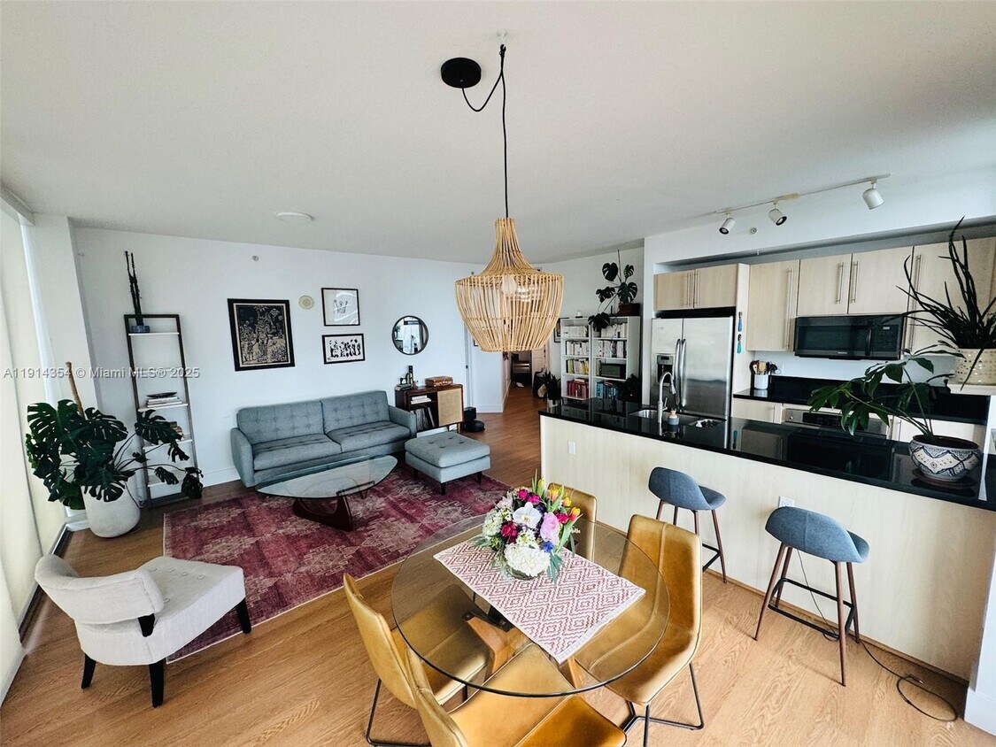 Foto principal - 79 SW 12th St