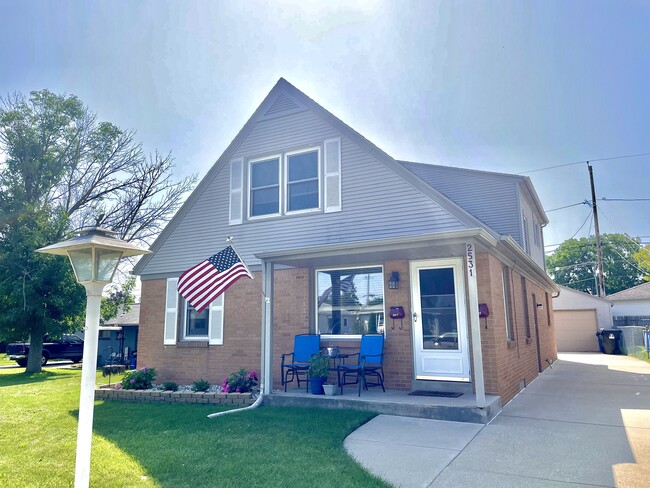 Exterior - 2531 Maple Grove Ave