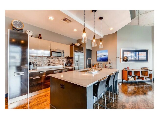 Building Photo - Luxurious penthouse that sits on the top floor overlooking Denver's skyline in the heart of LoHi