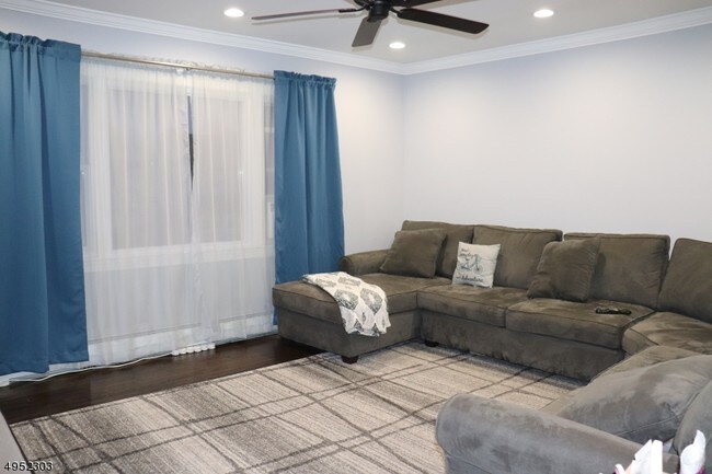 Foto del edificio - 36 Weaver Ave