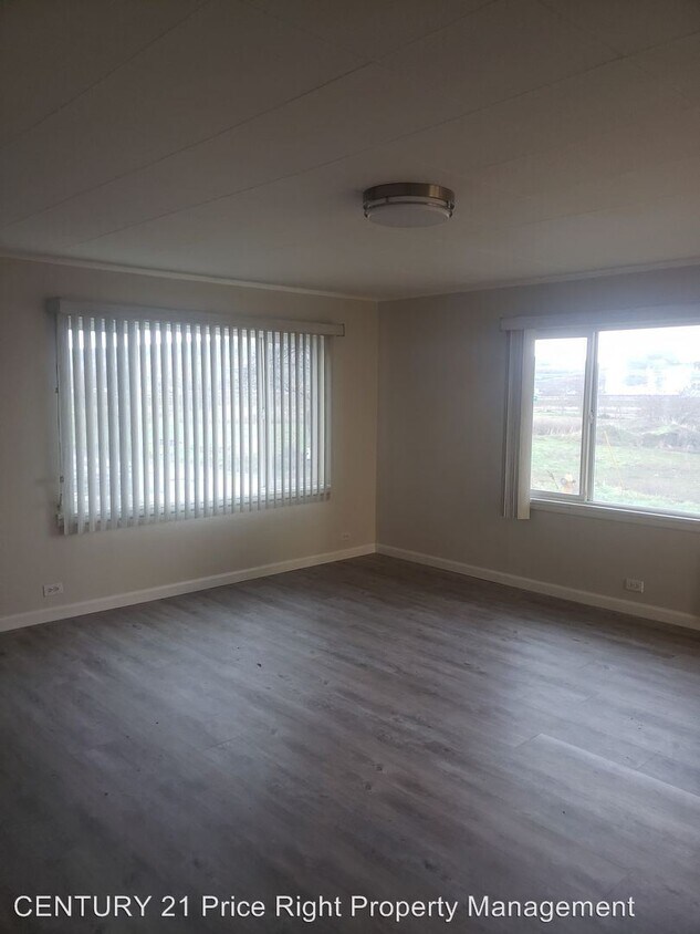 Building Photo - 2 br, 1 bath  - 704 29th Street N