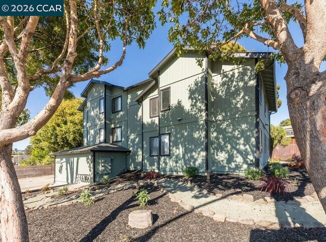 Foto del edificio - 4800 Bayview Ave