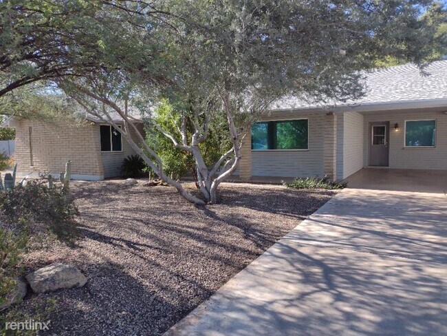 Foto del edificio - 4 br, 2 bath House - 11212 North 32nd Street