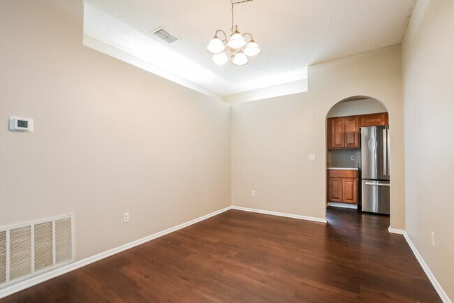 Foto del edificio - 83 Knights Hollow Dr