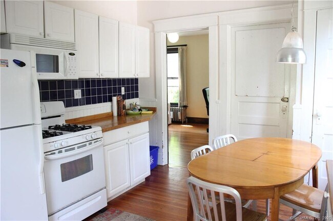 Building Photo - 103 Avon St