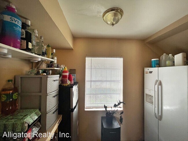 Building Photo - 4 br, 2 bath House - 727 NW 10th Street