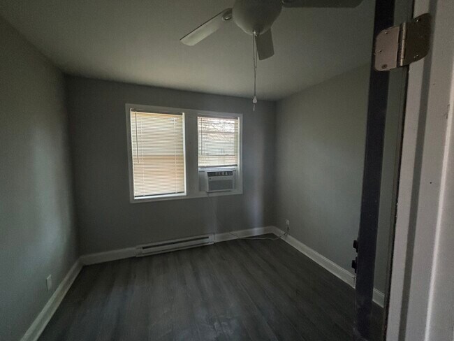 Building Photo - 207 N 7th Ave