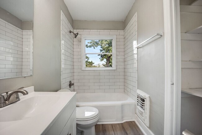 Building Photo - 516 N 35th St