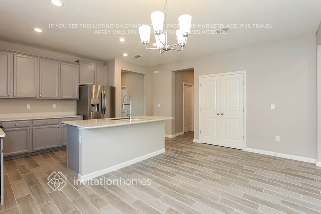 Foto del edificio - 9914 Lemon Grass Ln