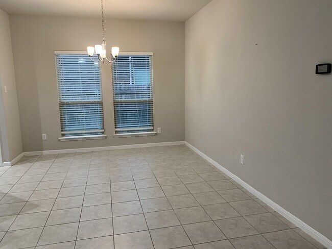Foto del edificio - 1226 Lakeway Crossing Dr