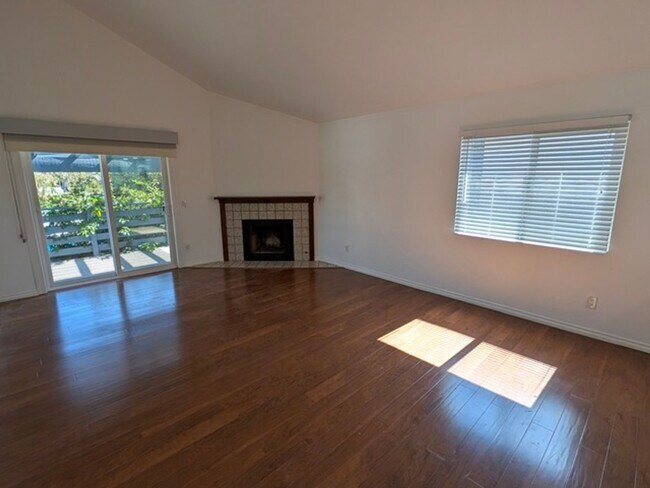 Foto del edificio - 1 Bed-1 Bath Single Story Condo on 2nd Floor located in El Cajon