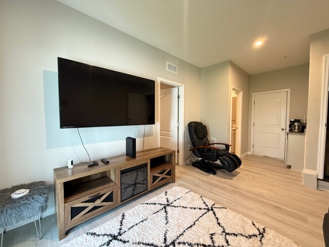 Building Photo - 1304 Iron Oak Cv