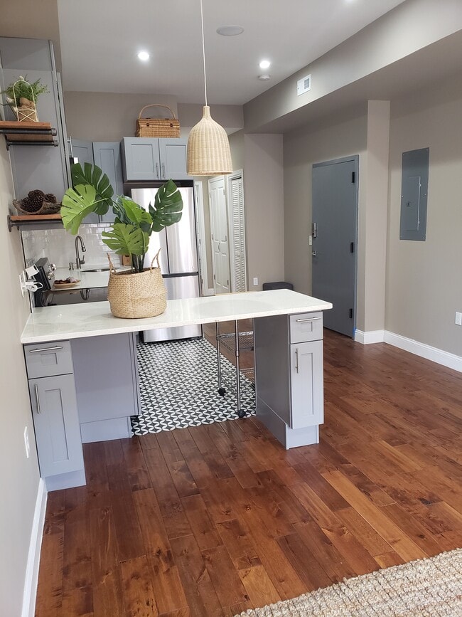 Building Photo - 102 N 2nd St