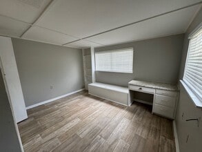Building Photo - 2600 McKenzie Ave