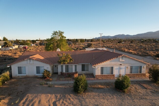 Building Photo - 7653 Phelan Rd