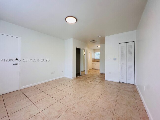 Foto del edificio - 573 NE 82nd St