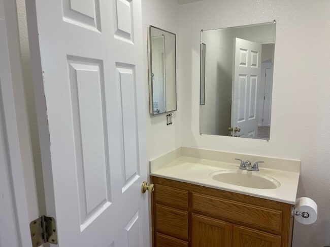 Building Photo - 2br Home on Acreage - Animals Welcome!